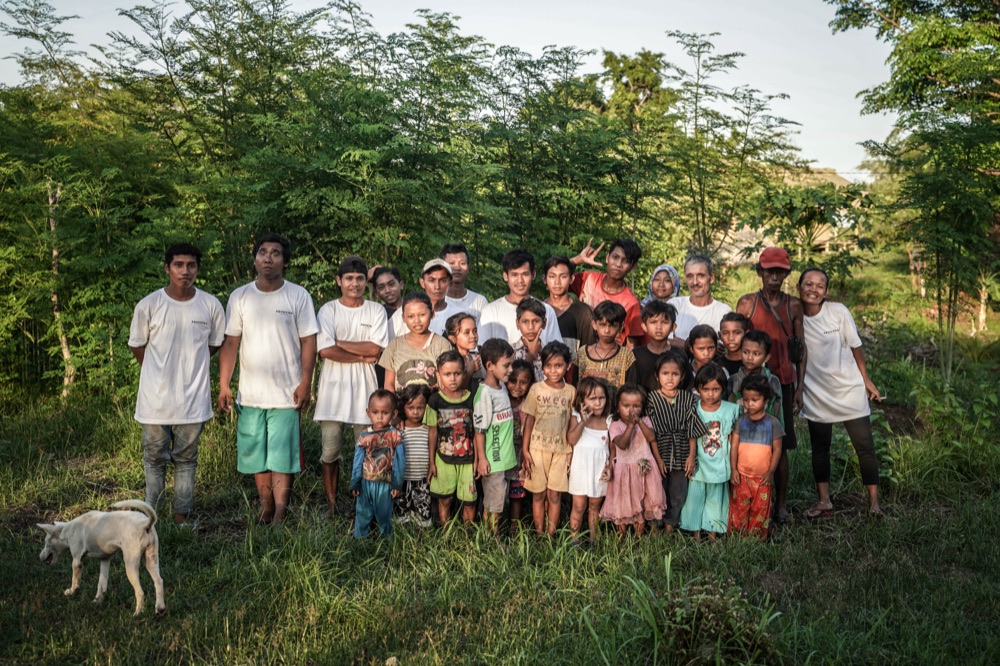The families of Sambik Elen, who grow and harvest with us